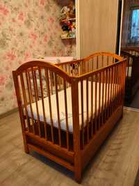 Sprzedam łóżeczko dziecięce 60x120 bardzo zadbane  z materacem