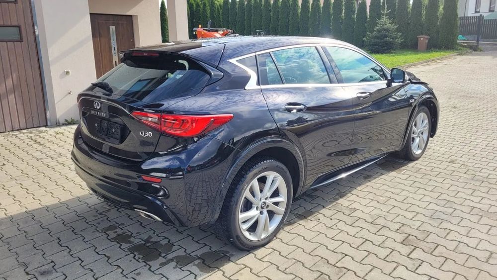 Infiniti Q30 2.2D Premium - AWD 4x4 - Panorama - Skóra -  Szwajcaria - Tanio!