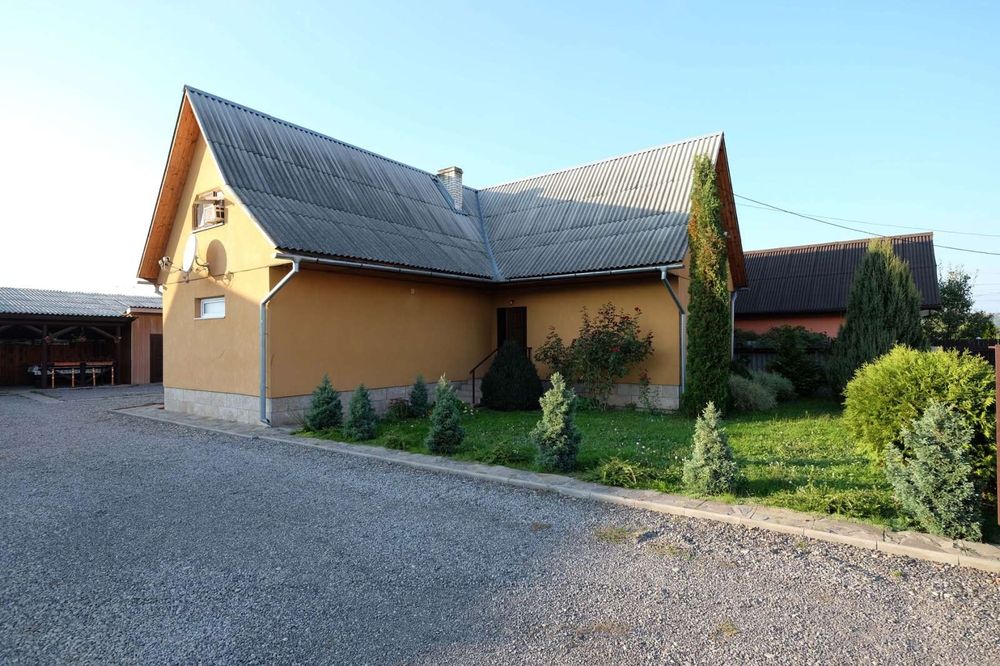 Продається будинок та міні-мотель, м.Тячів