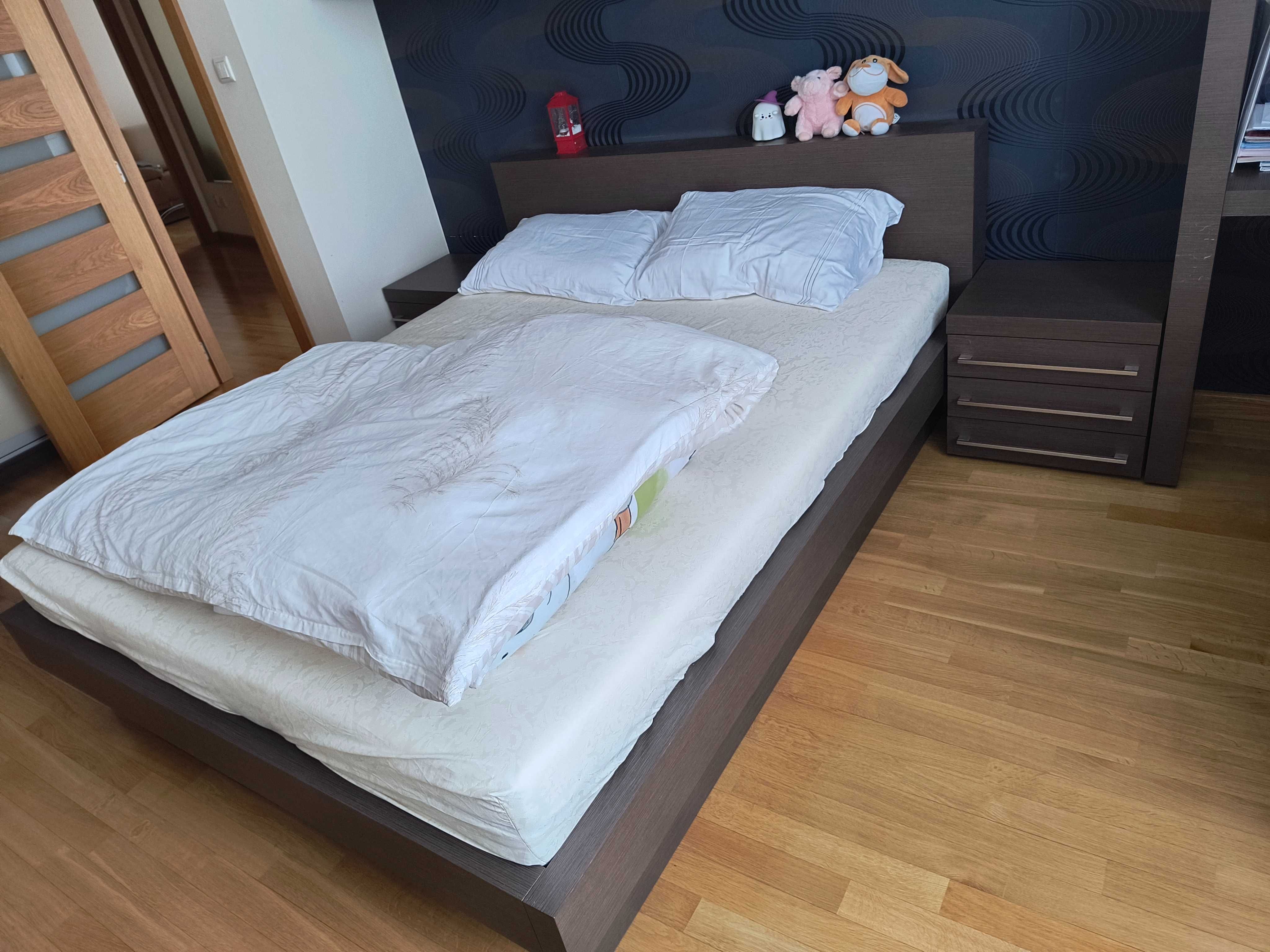 Sprzedam łóżko z materacem nowym 160x200 plus 2 szafki nocne