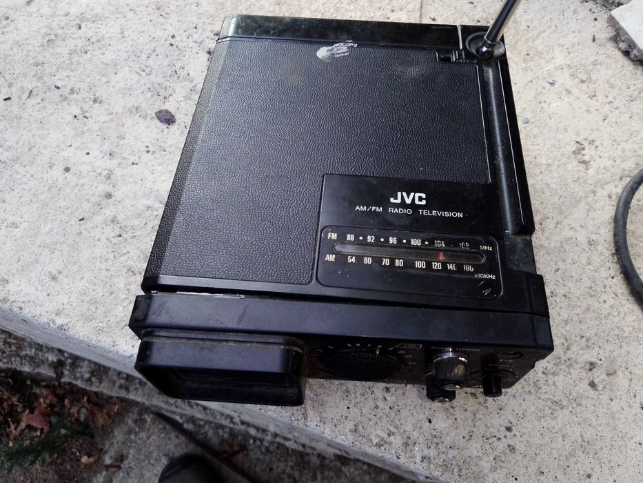Radio JVC antigo com televisão