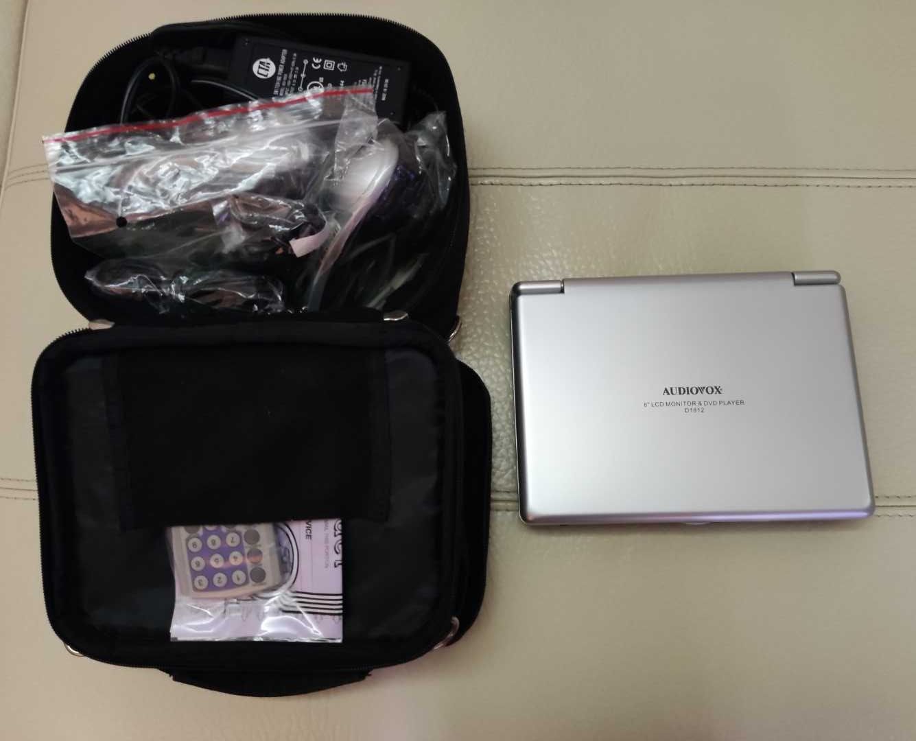 DVD player portátil Audiovox D1812 (8") com bolsa