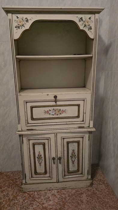 Armário Vintage Branco – Peça Única Restaurada