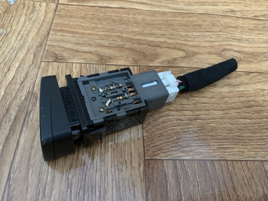 Кнопка підігріву лобового скла Hyundai Tucson