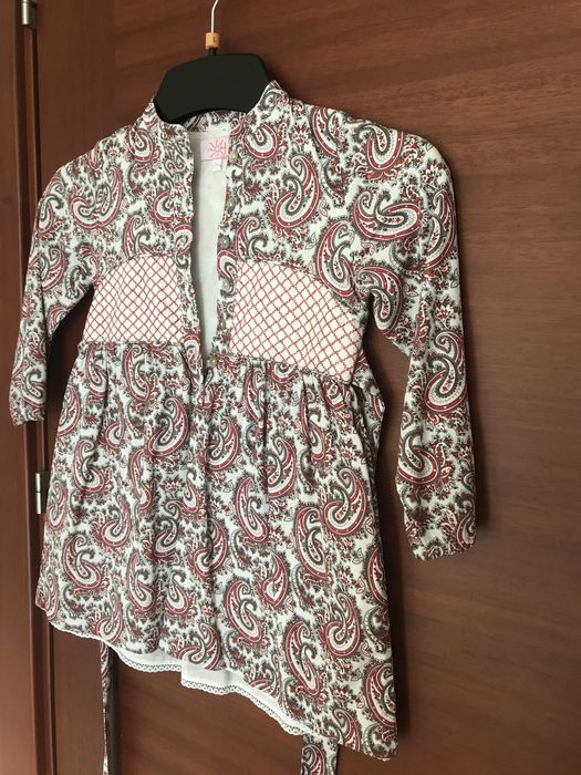 Vestido forrado com cornucópias