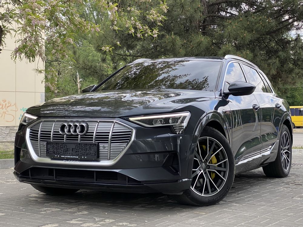 Audi e-tron 2020 новая машина