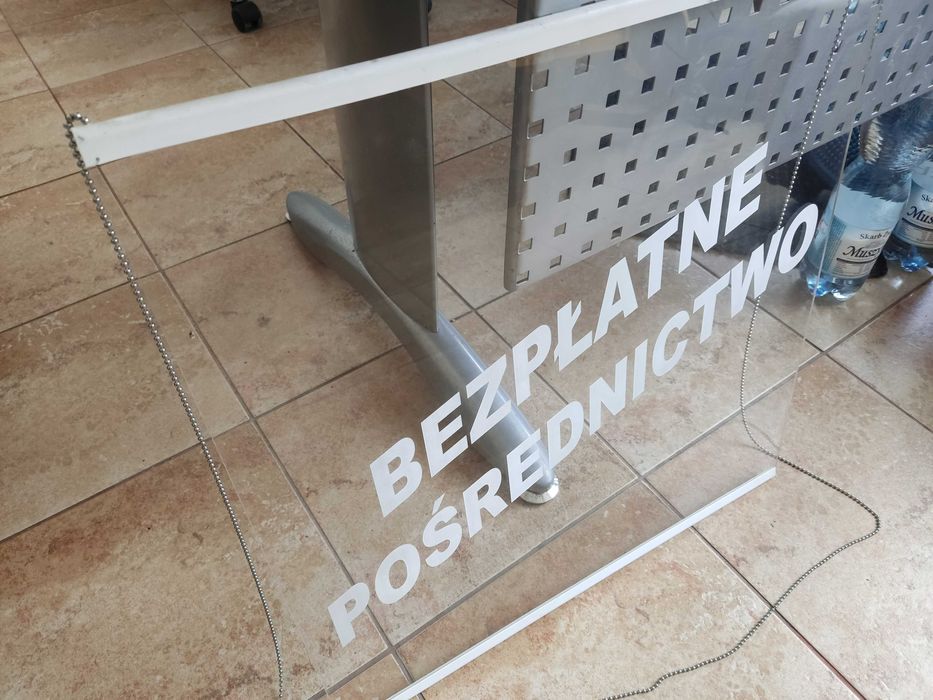 3 różne plexi do biura kredytowego, grawerowane laserowo, 5mm grubości