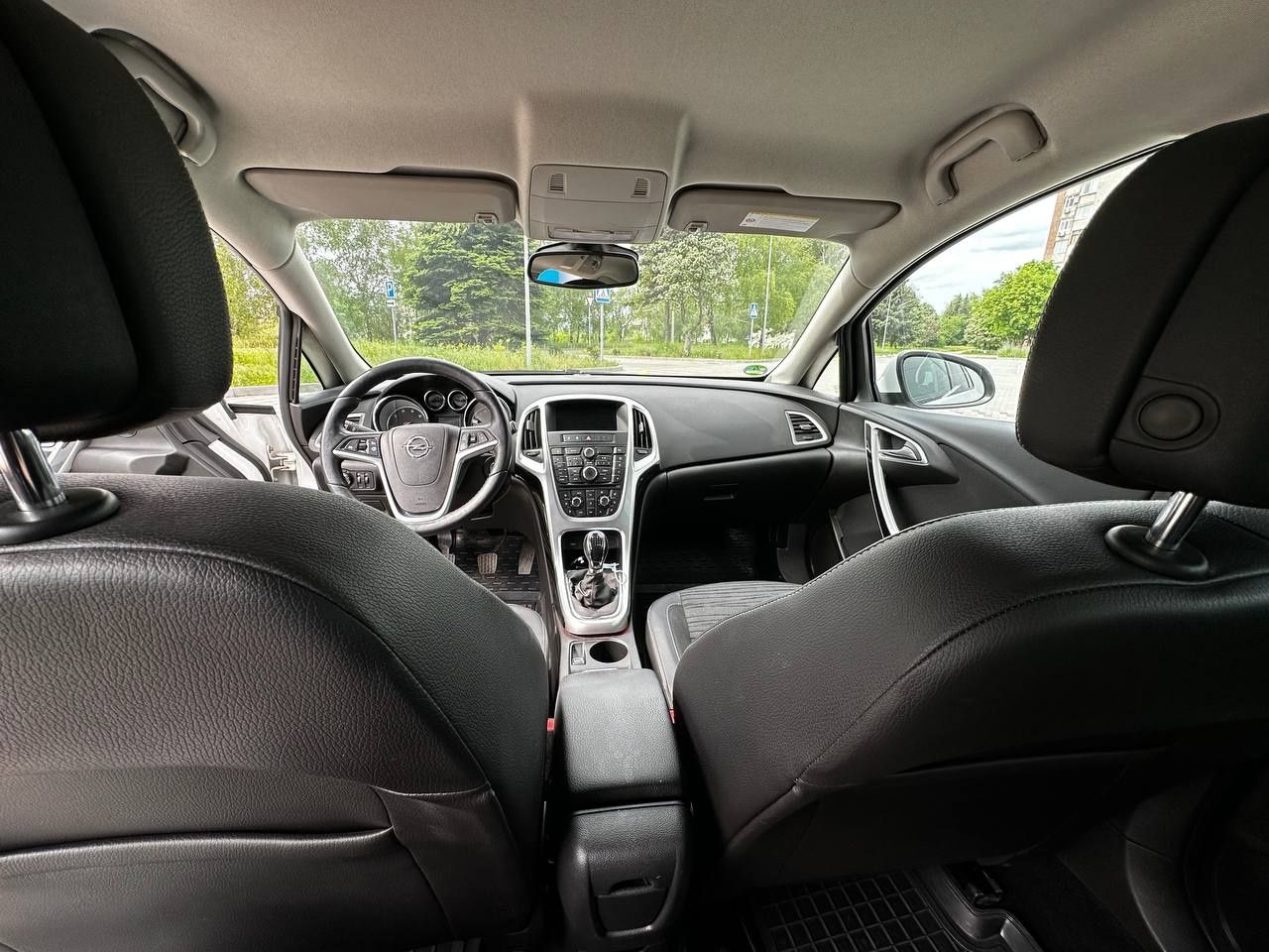 Машина Opel Astra 1.6