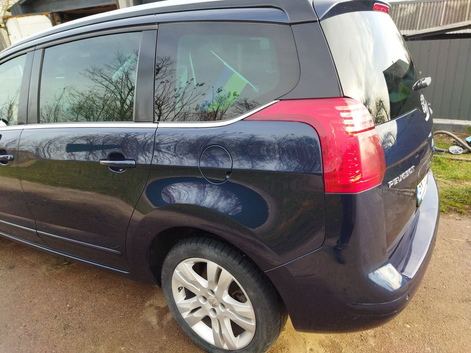 Продам авто Пежо 5008