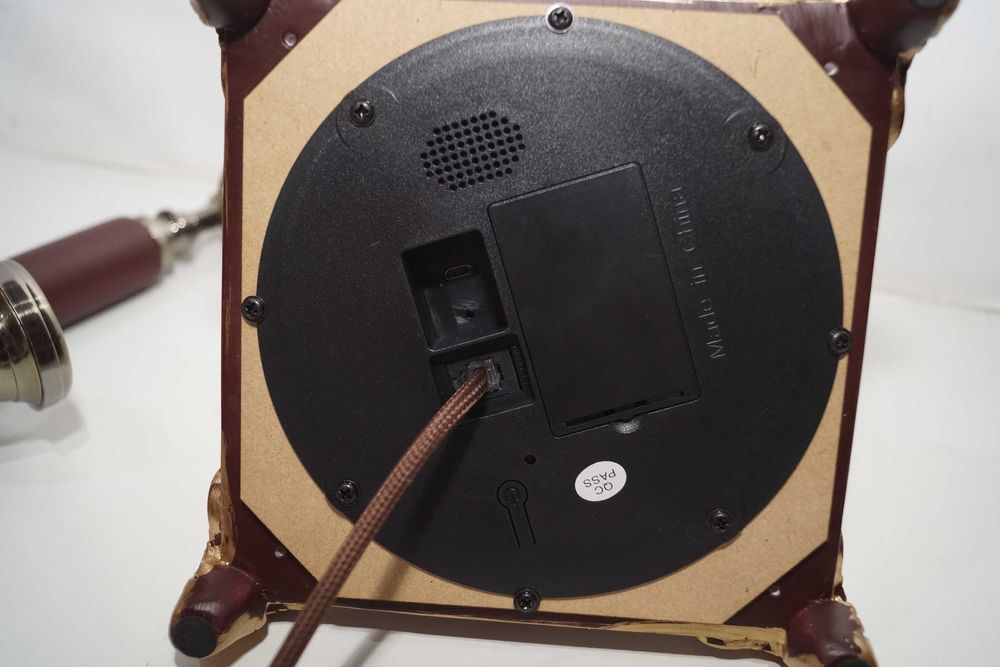 Starodawny staromodny telefon stacjonarny vintage obrotowa tarcza SIM