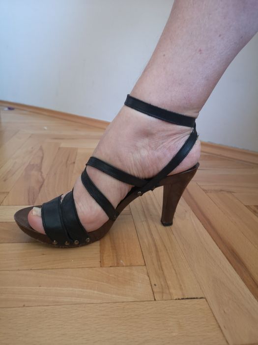 skórzane czarne sandały r. 40,  Wojas