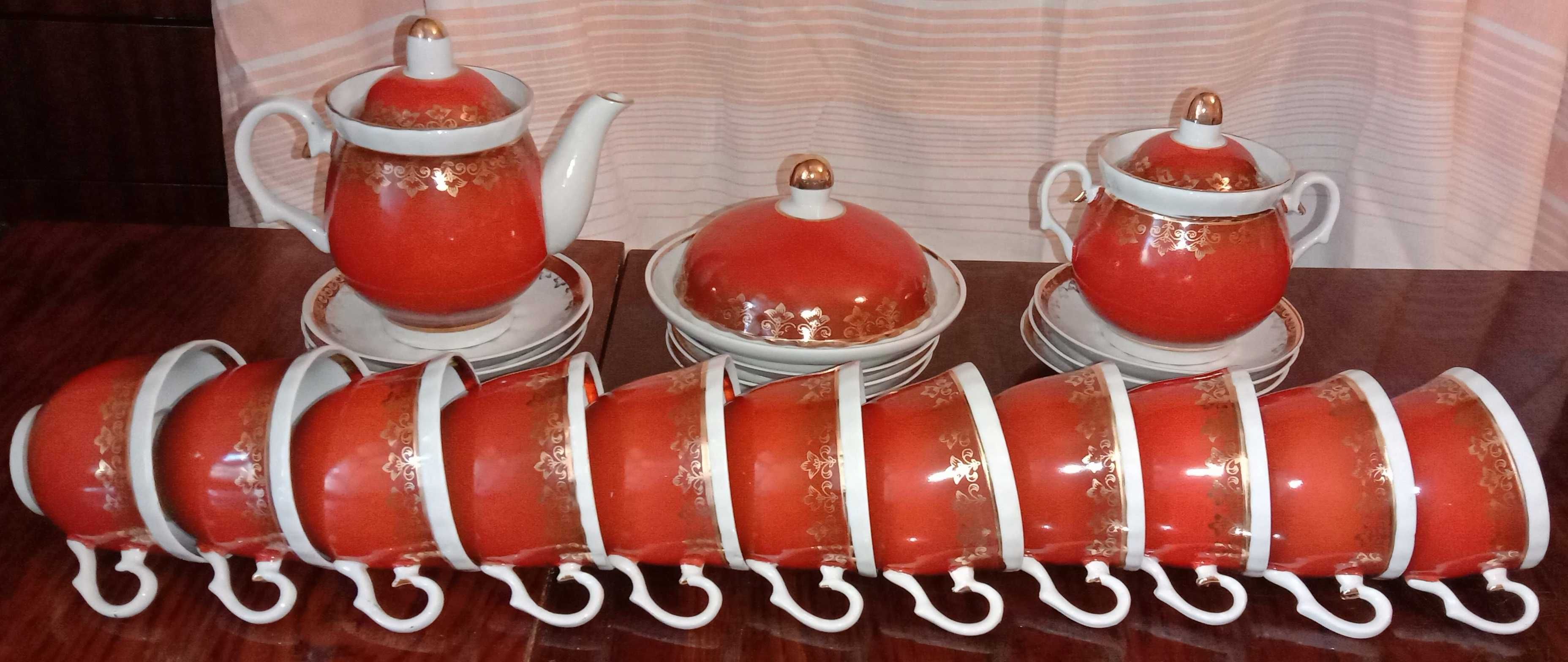 Чайный сервиз на 12 персон. Красный с позолотой. Барановка. СССР