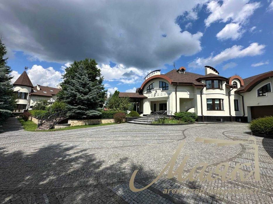 Оренда резиденції з двох будинків на 60 сотках землі в Хуторі Мригі