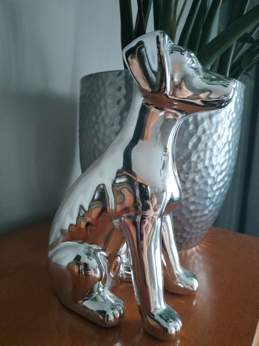 Porcelanowy srebrny pies skarbonka 22 cm