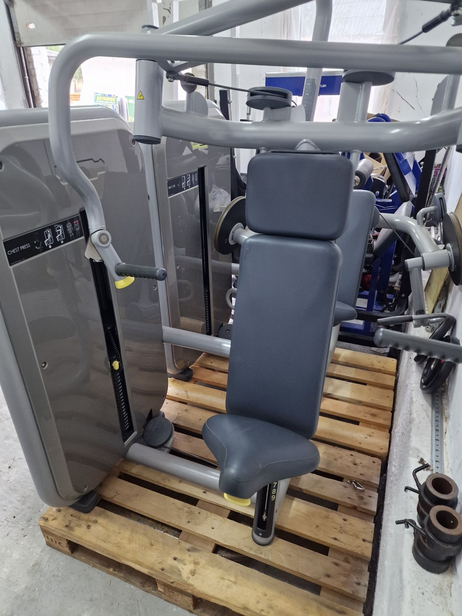 Technogym element   set 8 maszyn na siłownie