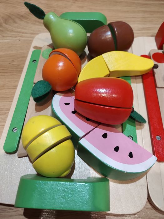 Drewniane owoce warzywa zestaw do kuchni na rzep