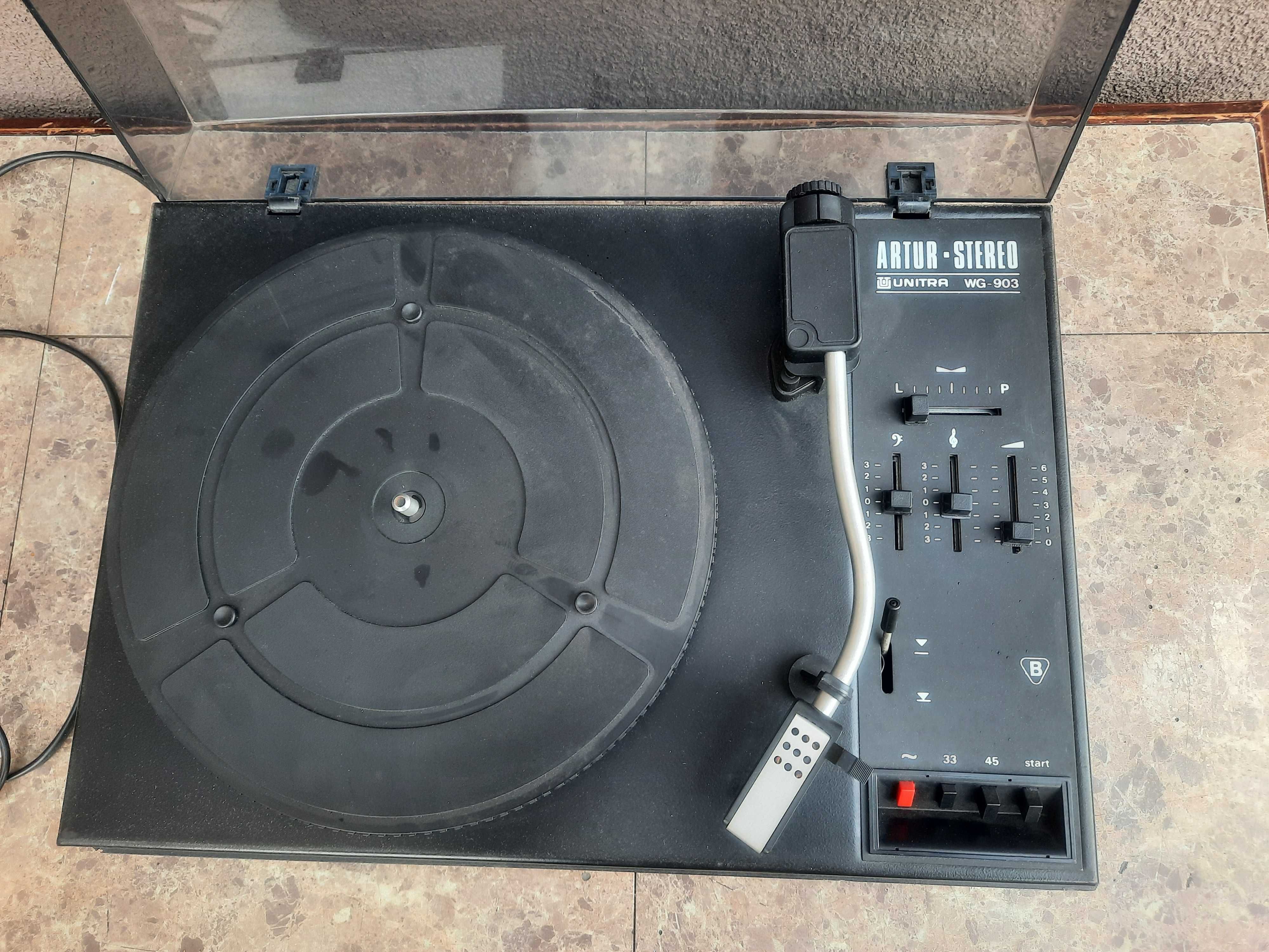 Stary gramofon Unitra Artur Stereo WG-903