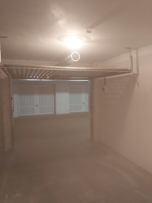 Sprzedam garaz w super lokalizacji wraz z najemcą lub bez.