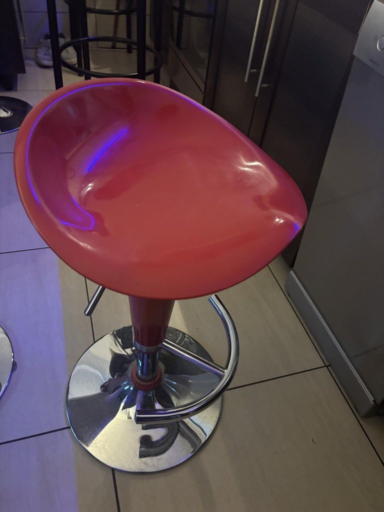 Krzesło barowe czerwone