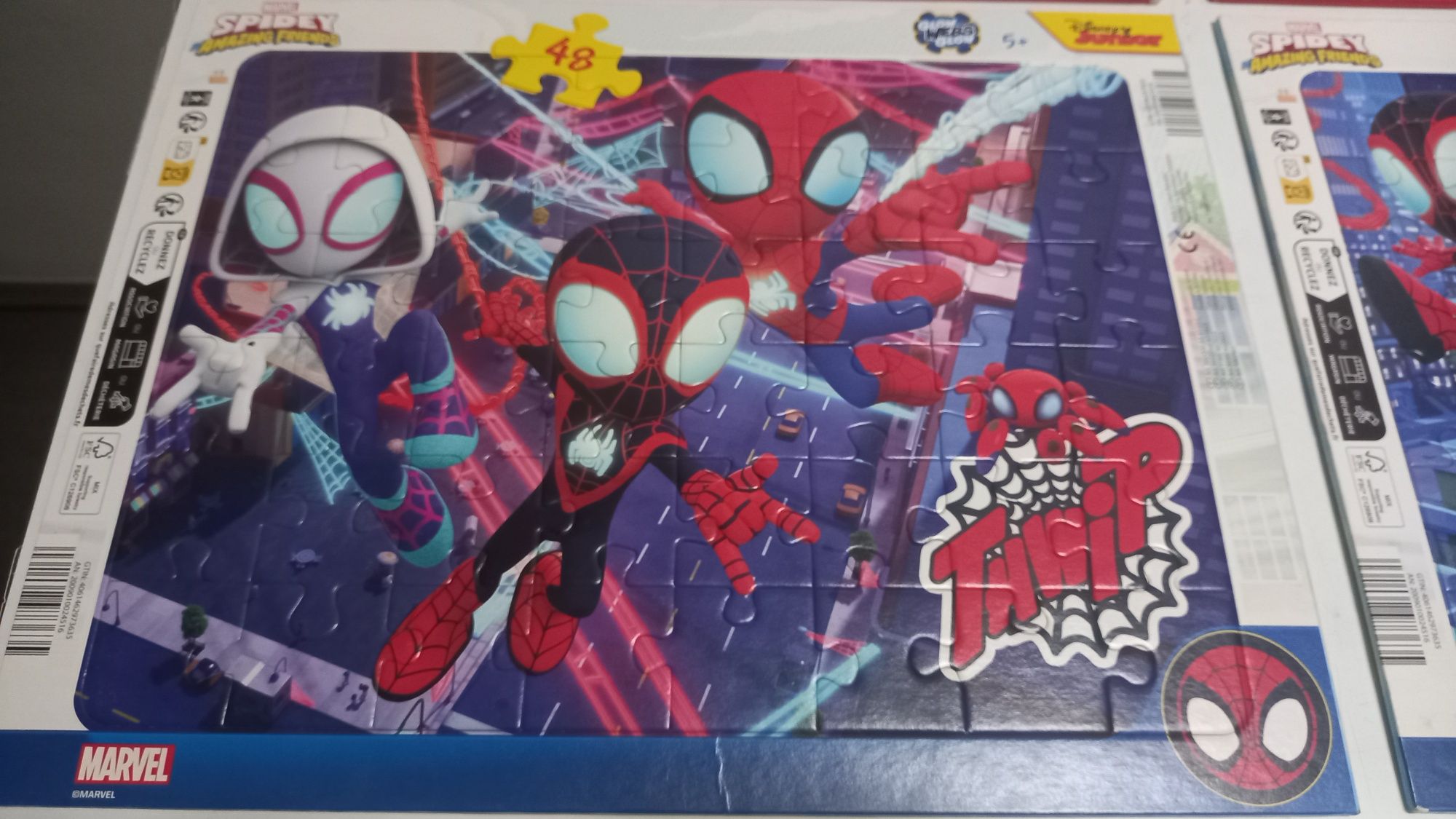 Conjunto de 4 Puzzles (1 deles tem um pequeno dano)