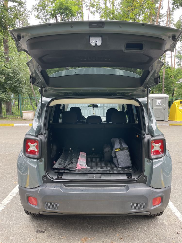 Jeep Renegade 2017 (торг)