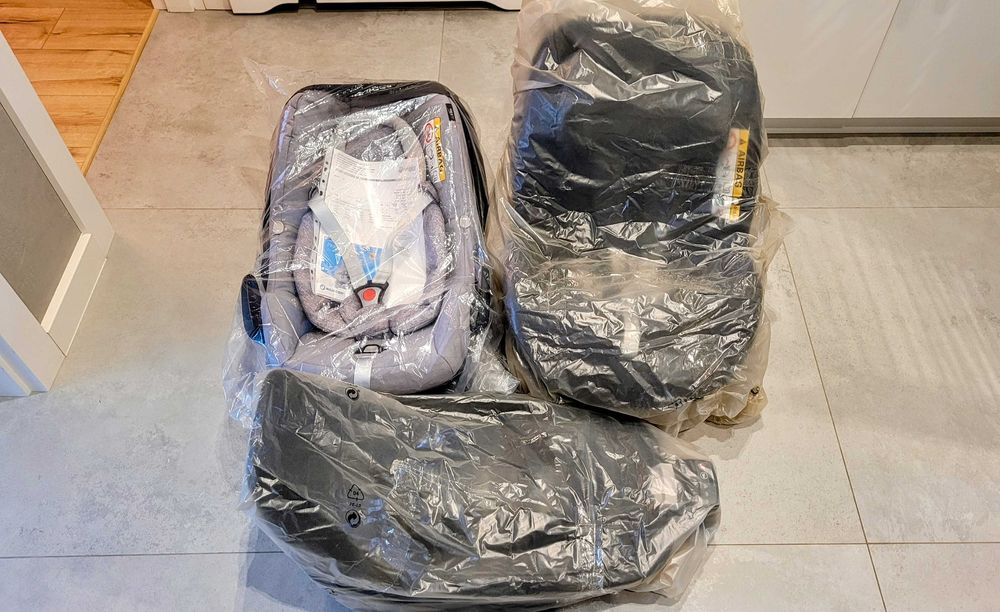 Maxi-Cosi Zestaw 3w1, baza Isofix + dwa foteliki 0-4 lat