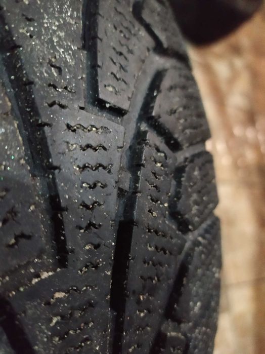 Продам шини nokian xl m+s r 16 205 55