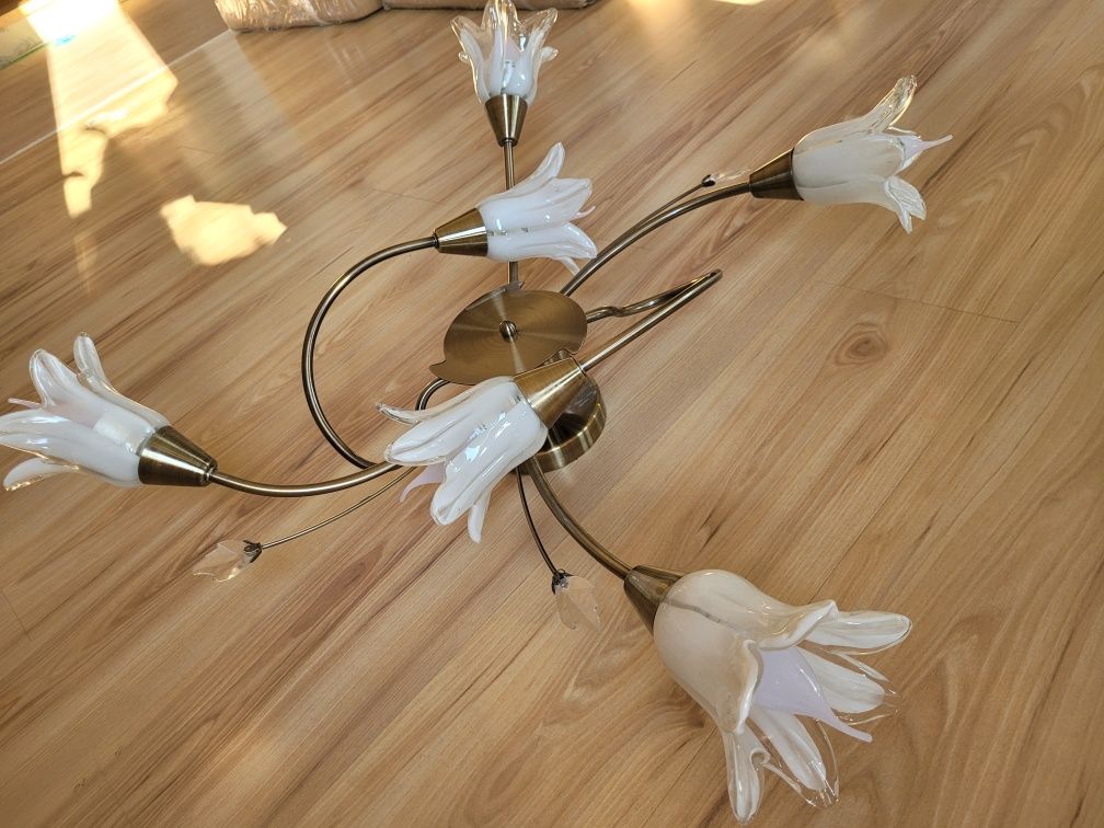 Lampa do salonu kwiaty