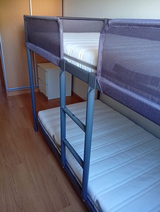 Beliche com dois colchões