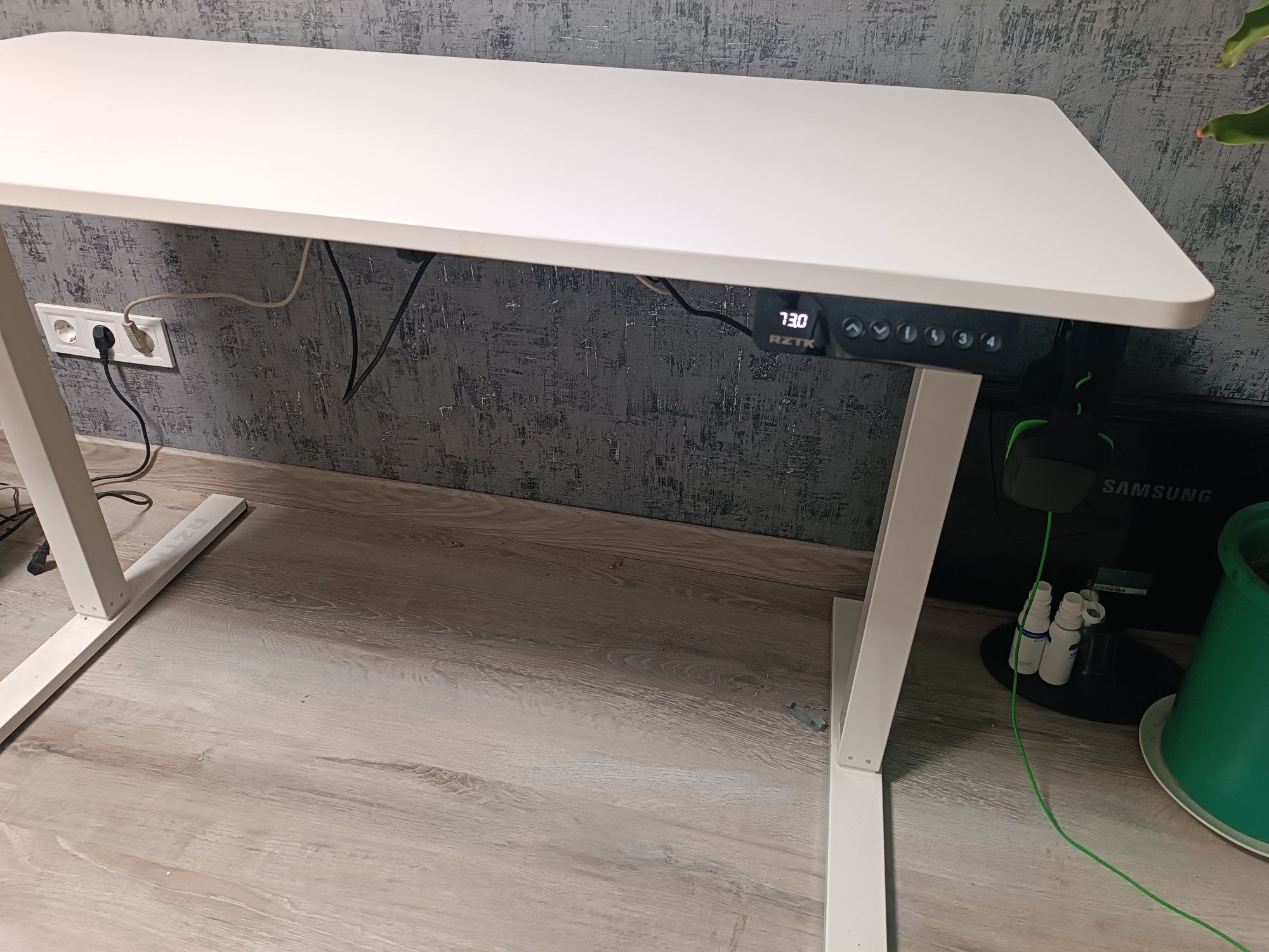 Стол с электрорегулировкой высоты RZTK eDesk USB White 1200 х 600 мм