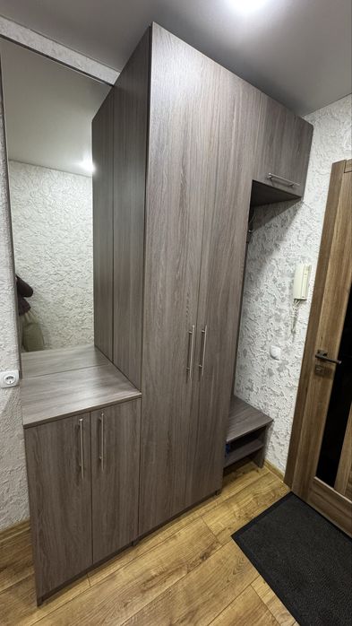 Шафа в прихожу нова