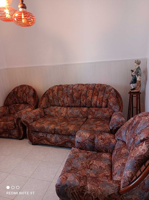 Sofás em bom estado com cama
