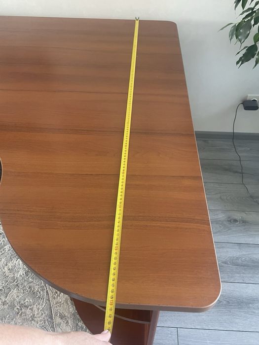 Компютерний і письмовий стіл