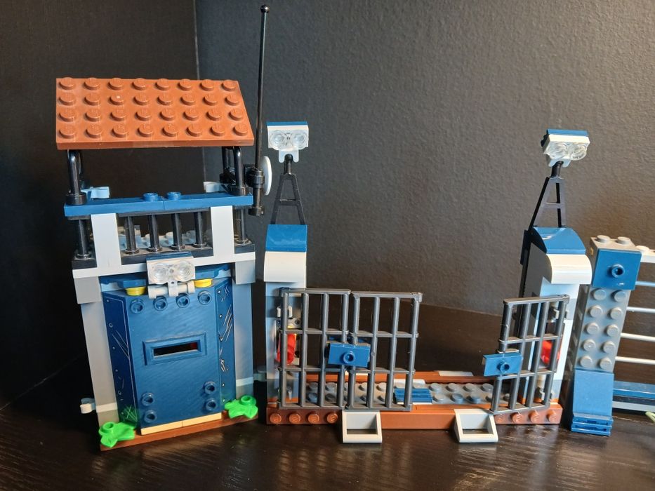 Lego 75931, Atak dilofozaura na postrunek, Jurrasic World, stan bdb