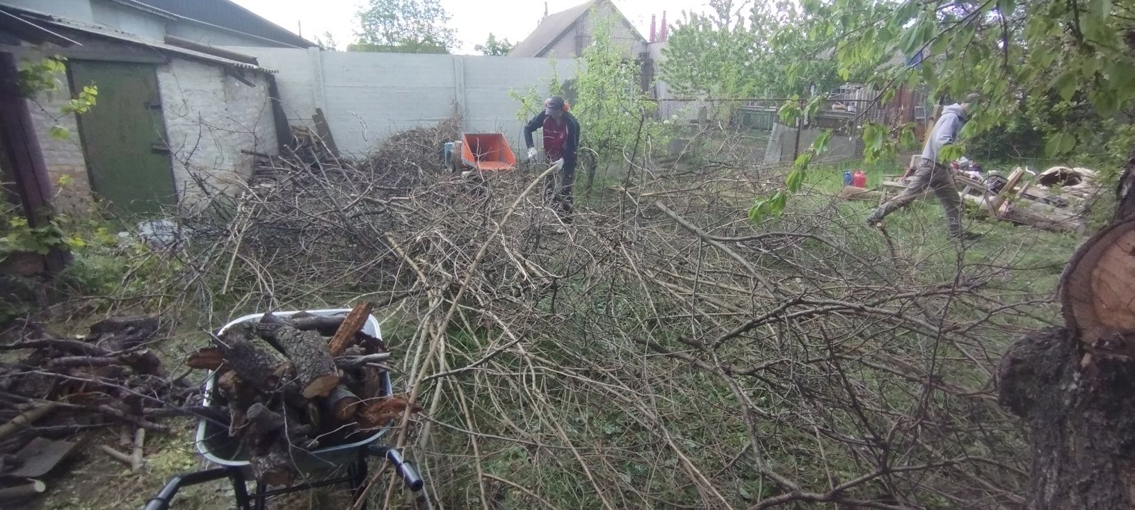 Вывоз мусора ,веток,уборка участка, территории,спил деревьев
