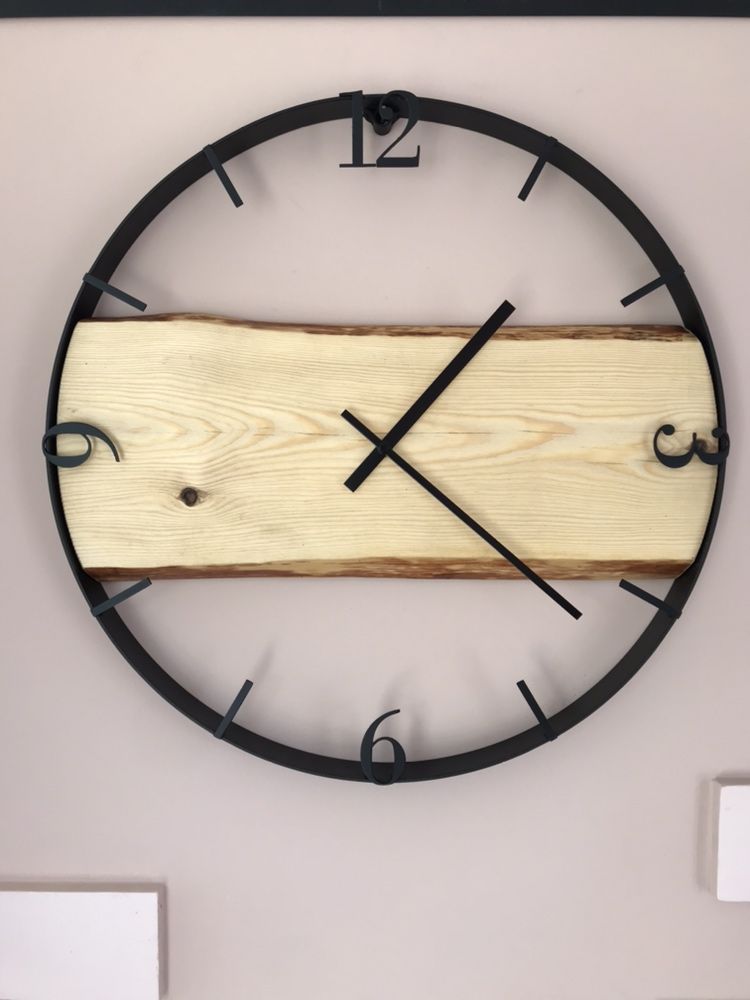 Zegar scienny ręcznie robiony drewno w metalowej obręczy 50 cm