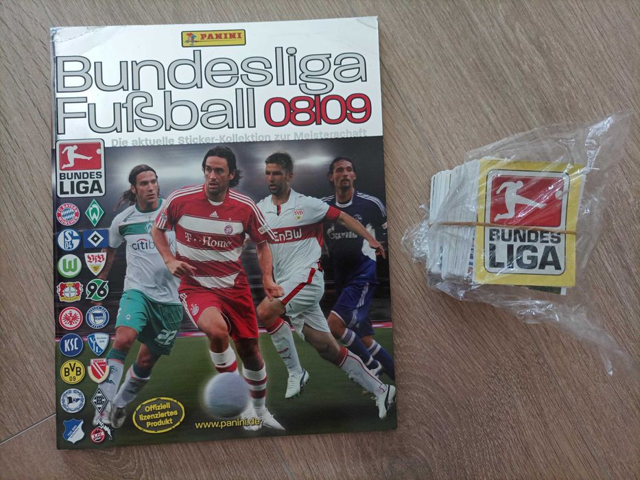 Muitas Colecções de cromos de futebol completas Panini
