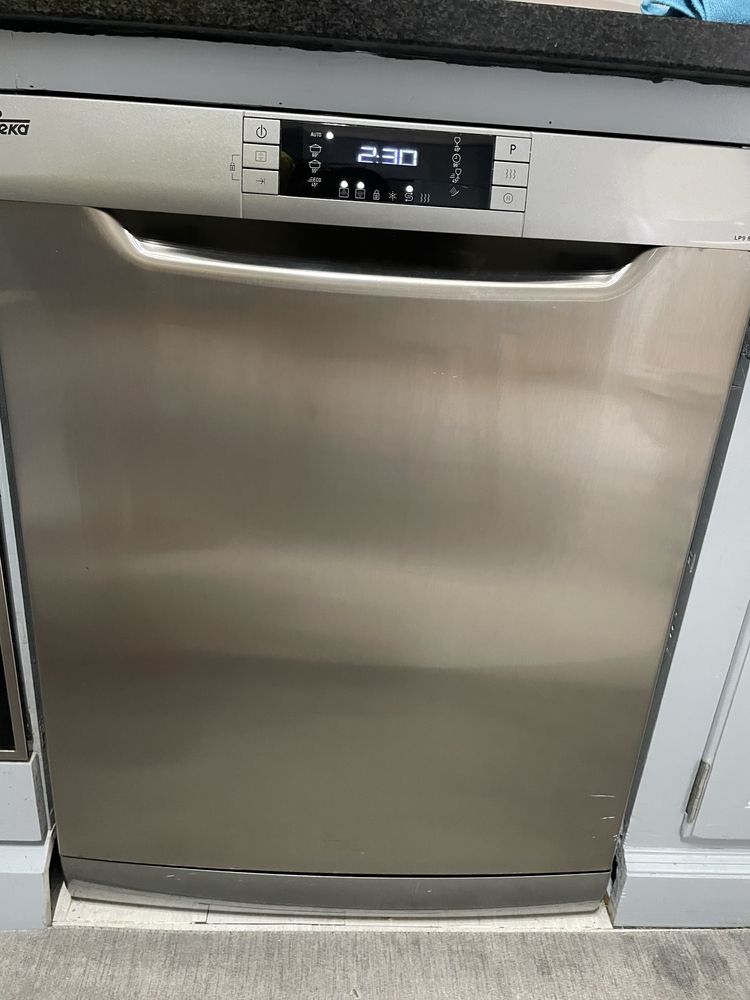 Conjunto cozinha - Frigorifico, máquina lavar louça e placa