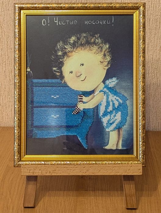 Картина, вишита бісером, в стилі Гапчинської. В рамці