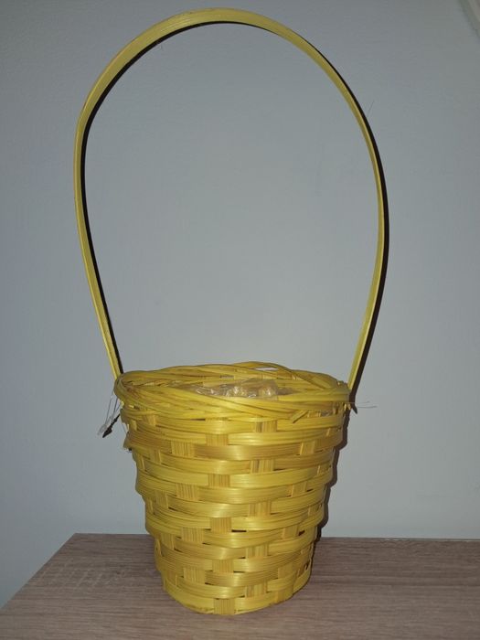 Koszyczek wiklinowy