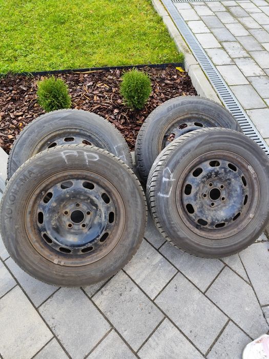 Opony zimowe YOKOHAMA BluEarth 195/65/15  na felgach stalowych 5x100
