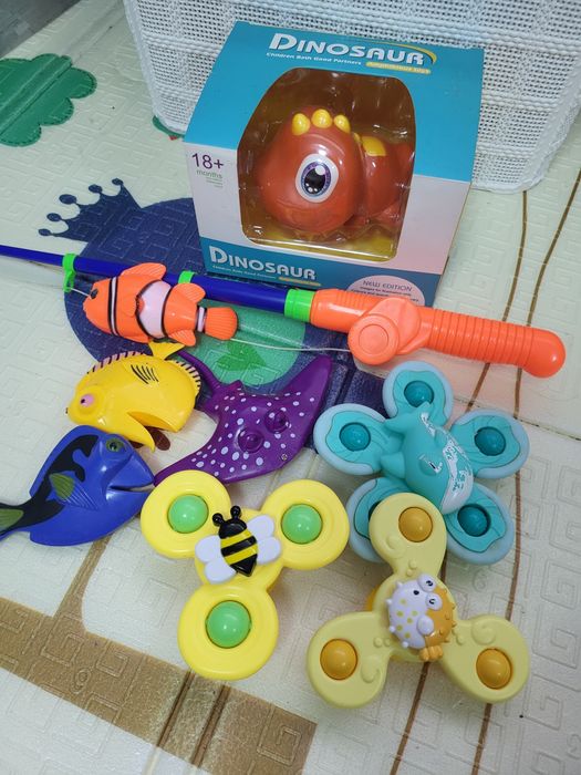 Лот! Іграшки для купання.