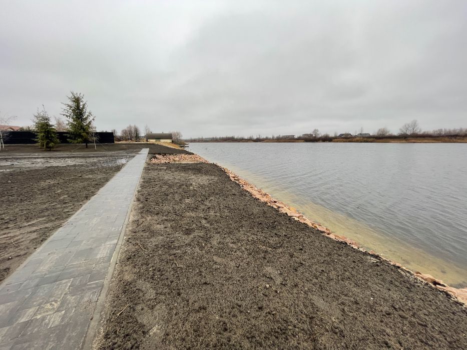 220000 продам дом с выходом на Днепр вишеньки. Рядом осокорки золоче