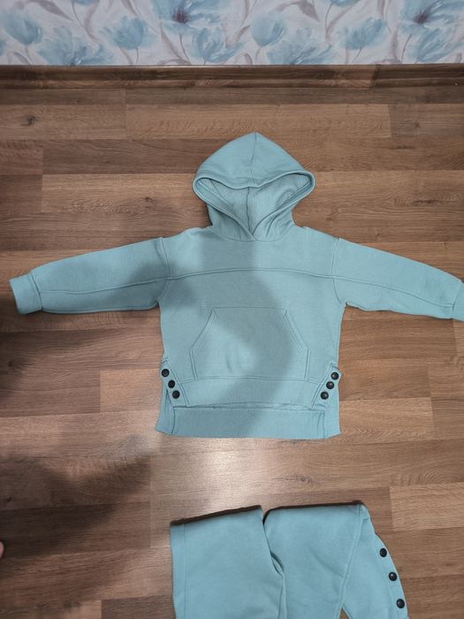 Спортивний костюм на дівчинку