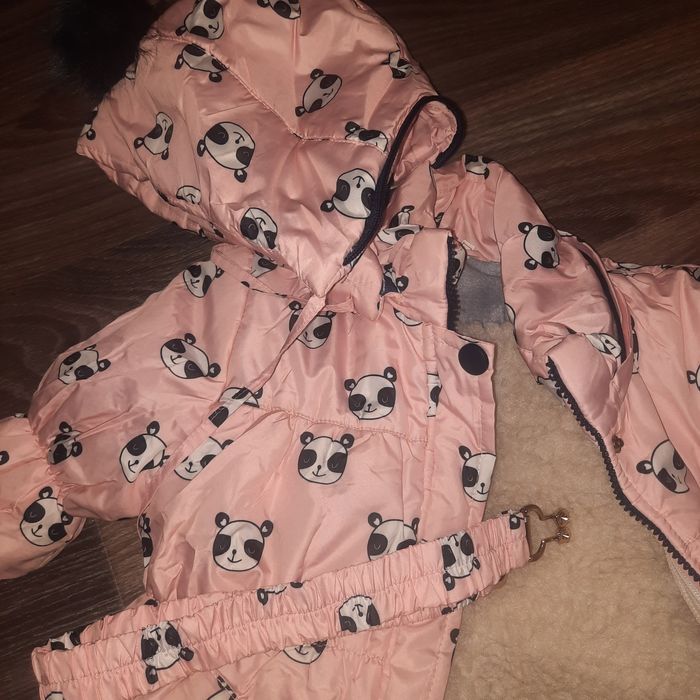 Зимова куртка на дівчинку.