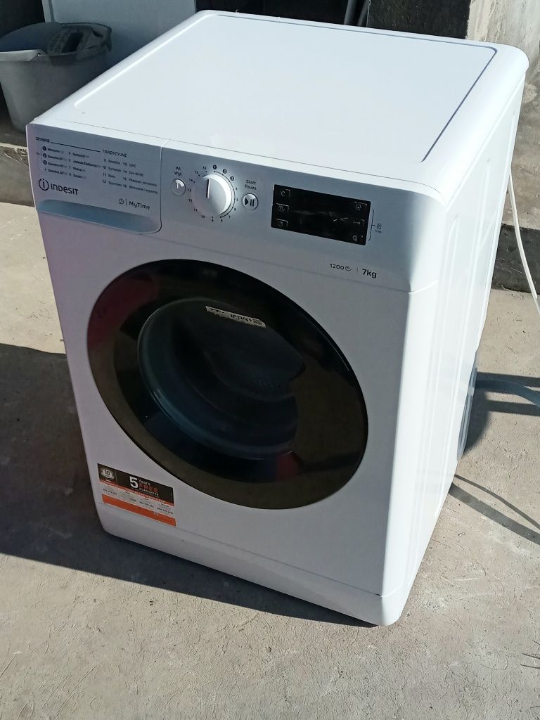 Пральна машина indesit MTWE71252WK