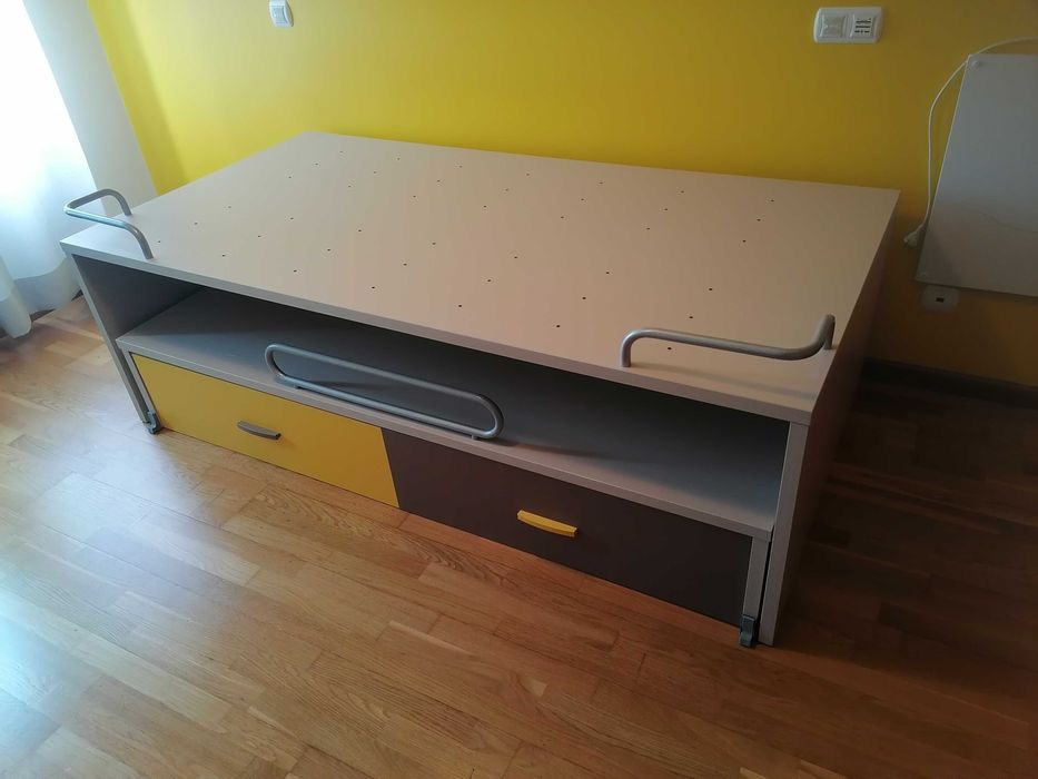 Cama dupla juvenil com gavetões