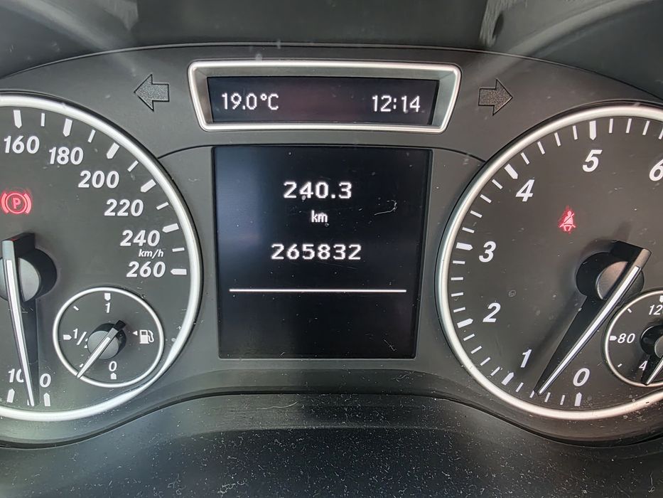 Mercedes B klasa  (W246) - B180  bixenon, pakiet AMG, benzyna