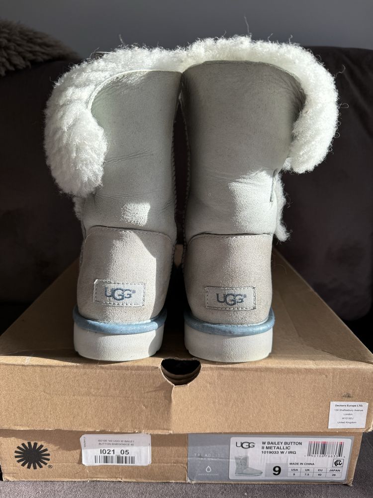 Ugg W Bailey Button II Metalic 40