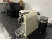 Máquina de café Nespresso Original Citiz & Milk